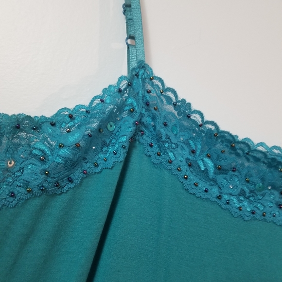 💥3 for $40 TANK TOP/ CAMISOLE - Picture 2 of 4